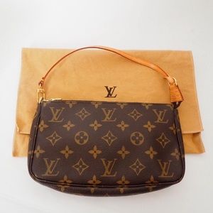 Louis Vuitton pouchette